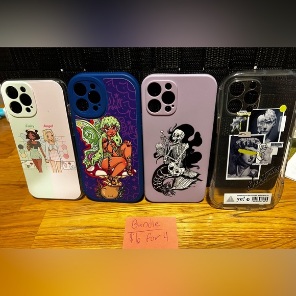 Phone case bundle-in good shape - Picture 1 of 1